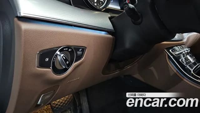 2019 Mercedes-Benz E-Class W213 E300 Avantgarde Sold VIN WDDZF4JB5KA695561 – photo 12 2019 Mercedes-Benz E-Class W213 E300 Avantgarde Sold VIN WDDZF4JB5KA695561 – photo 12