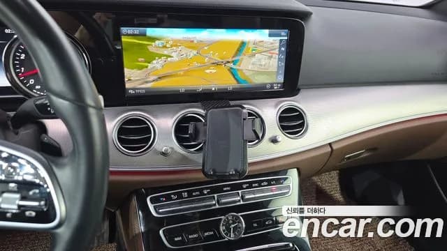 2019 Mercedes-Benz E-Class W213 E300 Avantgarde Sold VIN WDDZF4JB6KA542865 – trunk area 2019 Mercedes-Benz E-Class W213 E300 Avantgarde Sold VIN WDDZF4JB6KA542865 – trunk area