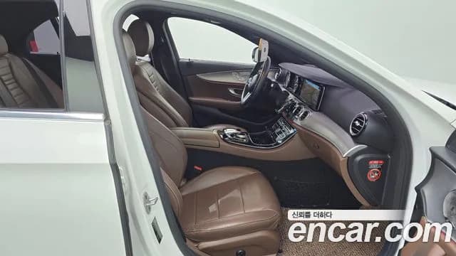 2019 Mercedes-Benz E-Class W213 E300 Avantgarde Sold VIN WDDZF4JB6KA542865 – photo 28 2019 Mercedes-Benz E-Class W213 E300 Avantgarde Sold VIN WDDZF4JB6KA542865 – photo 28