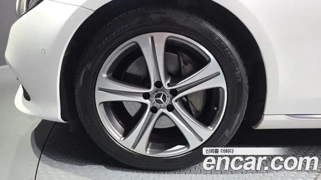 2019 Mercedes-Benz E-Class W213 E300 Avantgarde Sold VIN WDDZF4JB7KA693651 – photo 28 2019 Mercedes-Benz E-Class W213 E300 Avantgarde Sold VIN WDDZF4JB7KA693651 – photo 28