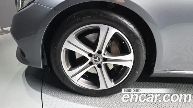 2019 Mercedes-Benz E-Class W213 E300 Avantgarde Sold VIN WDDZF4JB7KA696405 – side profile 2019 Mercedes-Benz E-Class W213 E300 Avantgarde Sold VIN WDDZF4JB7KA696405 – side profile