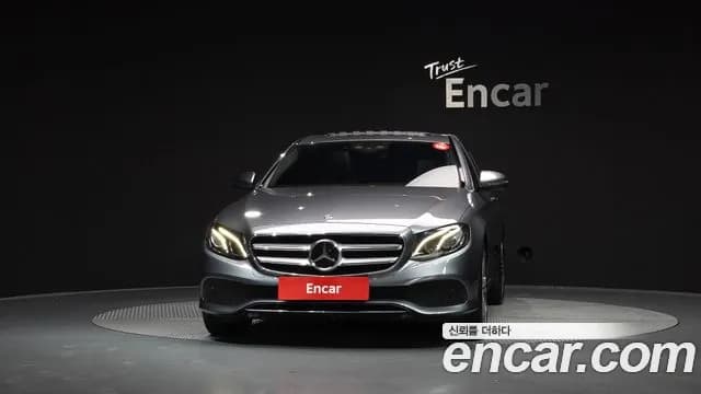 2019 Mercedes-Benz E-Class W213 E300 Avantgarde Sold VIN WDDZF4JB7KA696405 – exterior detail 2019 Mercedes-Benz E-Class W213 E300 Avantgarde Sold VIN WDDZF4JB7KA696405 – exterior detail