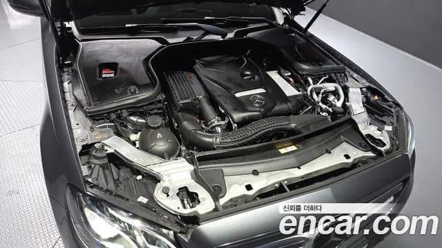 2019 Mercedes-Benz E-Class W213 E300 Avantgarde Sold VIN WDDZF4JB7KA696405 – trunk area 2019 Mercedes-Benz E-Class W213 E300 Avantgarde Sold VIN WDDZF4JB7KA696405 – trunk area