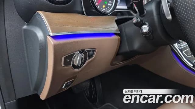 2018 Mercedes-Benz E-Class W213 E300 Exclusive Sold VIN WDDZF4JB8JA328653 – exterior detail 2018 Mercedes-Benz E-Class W213 E300 Exclusive Sold VIN WDDZF4JB8JA328653 – exterior detail