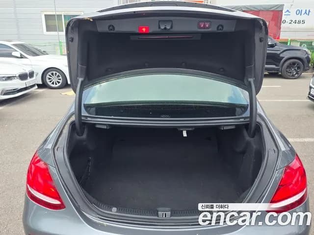 2019 Mercedes-Benz E-Class W213 E300 AMG Line Sold VIN WDDZF4JB8KA567041 – engine bay 2019 Mercedes-Benz E-Class W213 E300 AMG Line Sold VIN WDDZF4JB8KA567041 – engine bay