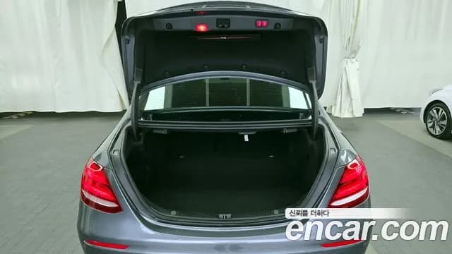2019 Mercedes-Benz E-Class W213 E300 AMG Line Sold VIN WDDZF4JB8KA567041 – photo 12 2019 Mercedes-Benz E-Class W213 E300 AMG Line Sold VIN WDDZF4JB8KA567041 – photo 12