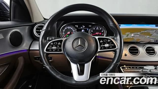 2019 Mercedes-Benz E-Class W213 E300 Avantgarde Sold VIN WDDZF4JB9KA555495 – rear exterior 2019 Mercedes-Benz E-Class W213 E300 Avantgarde Sold VIN WDDZF4JB9KA555495 – rear exterior