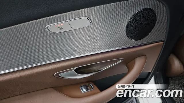 2019 Mercedes-Benz E-Class W213 E300 Avantgarde Sold VIN WDDZF4JB9KA698950 – trunk area 2019 Mercedes-Benz E-Class W213 E300 Avantgarde Sold VIN WDDZF4JB9KA698950 – trunk area