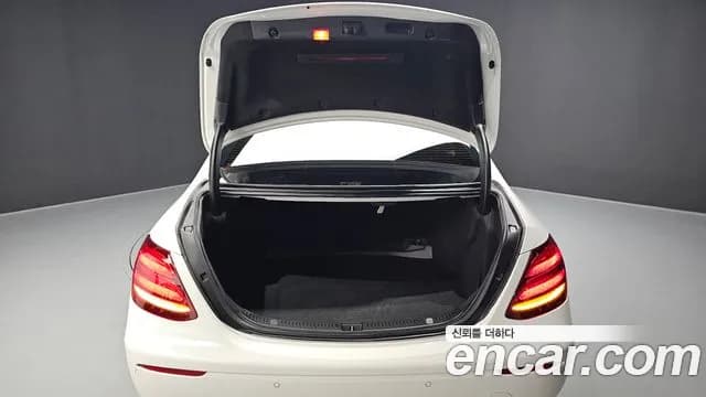 2019 Mercedes-Benz E-Class W213 E300 Avantgarde Sold VIN WDDZF4JB9KA698950 – photo 13 2019 Mercedes-Benz E-Class W213 E300 Avantgarde Sold VIN WDDZF4JB9KA698950 – photo 13