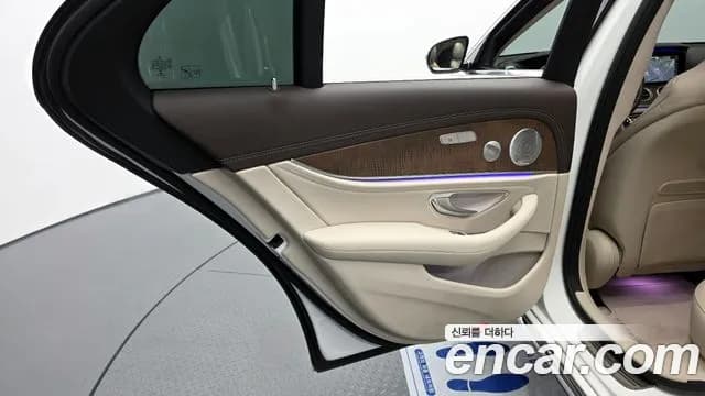 2019 Mercedes-Benz E-Class W213 E300 Exclusive Sold VIN WDDZF4JBXKA658585 – exterior detail 2019 Mercedes-Benz E-Class W213 E300 Exclusive Sold VIN WDDZF4JBXKA658585 – exterior detail