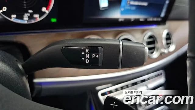 2019 Mercedes-Benz E-Class W213 E300 4MATIC Exclusive Sold VIN WDDZF4KB2KA566787 – front exterior 2019 Mercedes-Benz E-Class W213 E300 4MATIC Exclusive Sold VIN WDDZF4KB2KA566787 – front exterior