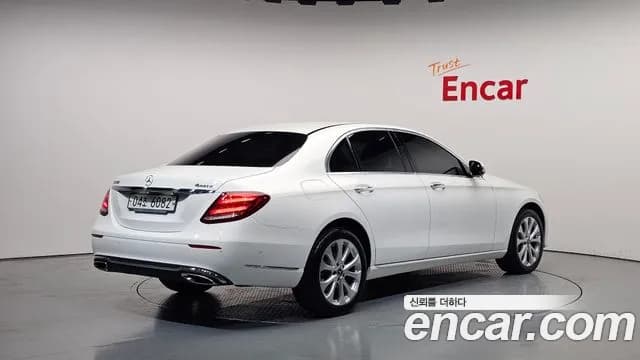 2019 Mercedes-Benz E-Class W213 E300 4MATIC Exclusive Sold VIN WDDZF4KB2KA566787 – rear exterior 2019 Mercedes-Benz E-Class W213 E300 4MATIC Exclusive Sold VIN WDDZF4KB2KA566787 – rear exterior