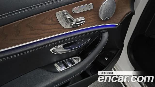 2019 Mercedes-Benz E-Class W213 E300 4MATIC Exclusive Sold VIN WDDZF4KB2KA566787 – exterior detail 2019 Mercedes-Benz E-Class W213 E300 4MATIC Exclusive Sold VIN WDDZF4KB2KA566787 – exterior detail