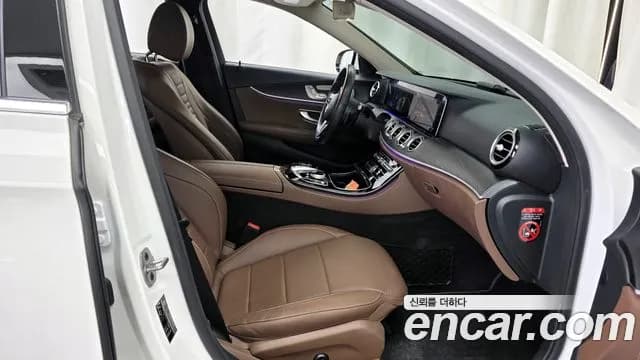 2019 Mercedes-Benz E-Class W213 E300 4MATIC Avnatgarde Sold VIN WDDZF4KB4KA654742 – exterior detail 2019 Mercedes-Benz E-Class W213 E300 4MATIC Avnatgarde Sold VIN WDDZF4KB4KA654742 – exterior detail