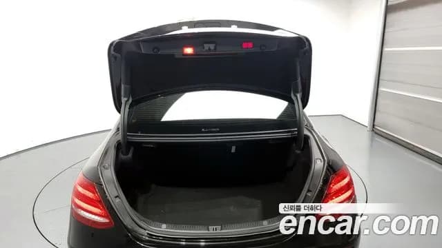 2020 Mercedes-Benz E-Class W213 E300 4MATIC AMG Line Sold VIN WDDZF4KB4LA736598 – exterior detail 2020 Mercedes-Benz E-Class W213 E300 4MATIC AMG Line Sold VIN WDDZF4KB4LA736598 – exterior detail