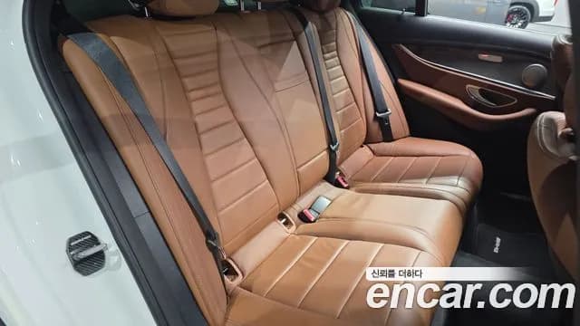 2017 Mercedes-Benz E-Class W213 E300 4MATIC AMG Line Sold VIN WDDZF4KB5HA197688 – trunk area 2017 Mercedes-Benz E-Class W213 E300 4MATIC AMG Line Sold VIN WDDZF4KB5HA197688 – trunk area