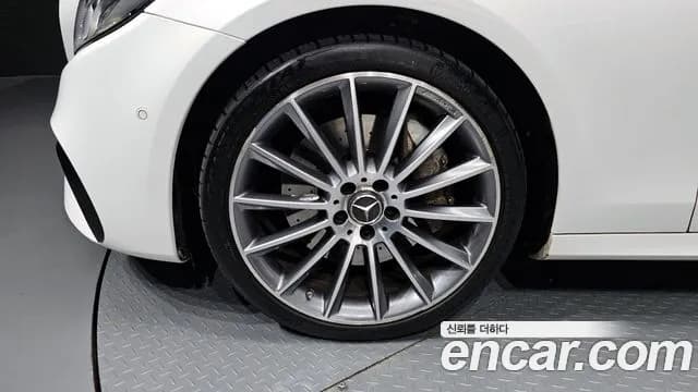 2017 Mercedes-Benz E-Class W213 E300 4MATIC AMG Line Sold VIN WDDZF4KB5HA197688 – photo 12 2017 Mercedes-Benz E-Class W213 E300 4MATIC AMG Line Sold VIN WDDZF4KB5HA197688 – photo 12