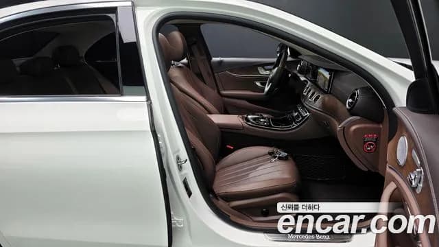 2019 Mercedes-Benz E-Class W213 E300 4MATIC Exclusive Sold VIN WDDZF4KB5KA675602 – trunk area 2019 Mercedes-Benz E-Class W213 E300 4MATIC Exclusive Sold VIN WDDZF4KB5KA675602 – trunk area