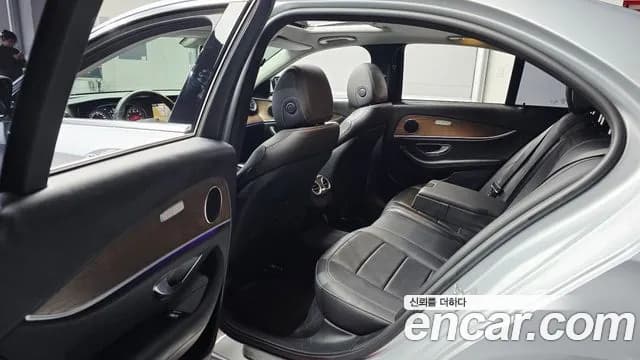2018 Mercedes-Benz E-Class W213 E300 4MATIC Exclusive Standard Sold VIN WDDZF4KB7JA369368 – trunk area 2018 Mercedes-Benz E-Class W213 E300 4MATIC Exclusive Standard Sold VIN WDDZF4KB7JA369368 – trunk area