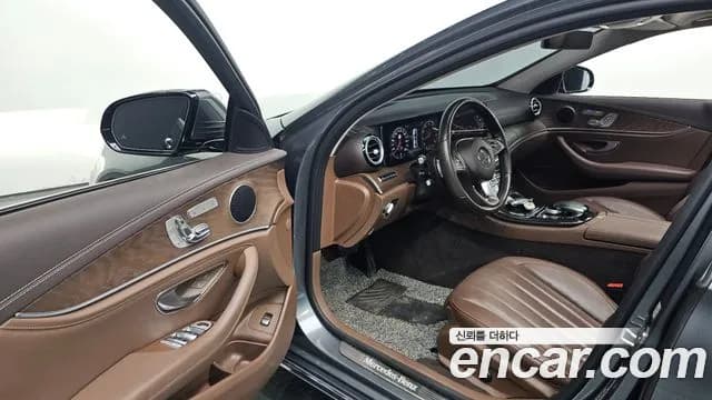 2017 Mercedes-Benz E-Class W213 E300 4MATIC Exclusive Sold VIN WDDZF4KB9HA251185 – front exterior 2017 Mercedes-Benz E-Class W213 E300 4MATIC Exclusive Sold VIN WDDZF4KB9HA251185 – front exterior