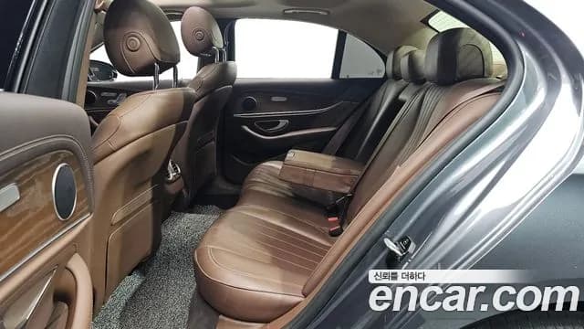 2017 Mercedes-Benz E-Class W213 E300 4MATIC Exclusive Sold VIN WDDZF4KB9HA251185 – exterior detail 2017 Mercedes-Benz E-Class W213 E300 4MATIC Exclusive Sold VIN WDDZF4KB9HA251185 – exterior detail