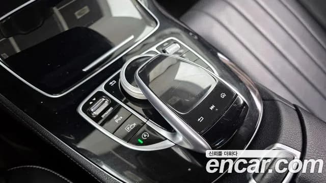 2017 Mercedes-Benz E-Class W213 E300 4MATIC Exclusive Sold VIN WDDZF4KBXHA258937 – exterior detail 2017 Mercedes-Benz E-Class W213 E300 4MATIC Exclusive Sold VIN WDDZF4KBXHA258937 – exterior detail
