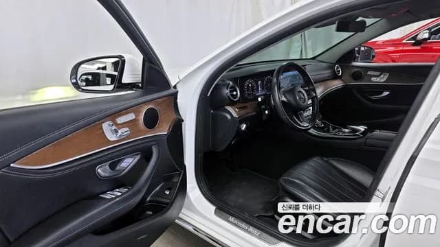 2017 Mercedes-Benz E-Class W213 E300 4MATIC Exclusive Sold VIN WDDZF4KBXHA258937 – photo 11 2017 Mercedes-Benz E-Class W213 E300 4MATIC Exclusive Sold VIN WDDZF4KBXHA258937 – photo 11