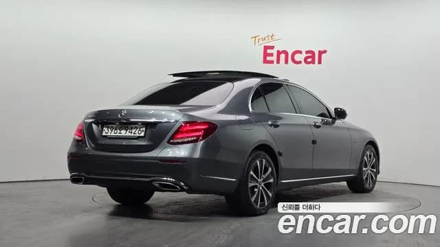 2019 Mercedes-Benz E-Class W213 E300e Exclusive Sold VIN WDDZF5DBXKA680636 – trunk area 2019 Mercedes-Benz E-Class W213 E300e Exclusive Sold VIN WDDZF5DBXKA680636 – trunk area