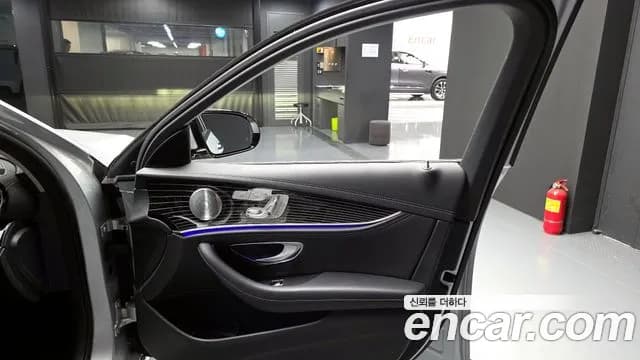 2017 Mercedes-Benz E-Class W213 E400 4MATIC Exclusive Sold VIN WDDZF6GB7HA266255 – rear exterior 2017 Mercedes-Benz E-Class W213 E400 4MATIC Exclusive Sold VIN WDDZF6GB7HA266255 – rear exterior