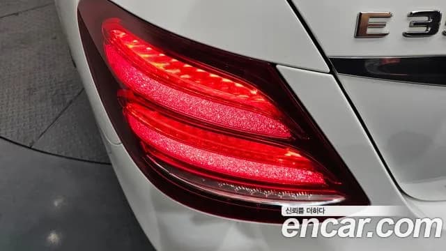 2019 Mercedes-Benz E-Class W213 E350 4MATIC AMG Line Sold VIN WDDZF8GB2KA588045 – trunk area 2019 Mercedes-Benz E-Class W213 E350 4MATIC AMG Line Sold VIN WDDZF8GB2KA588045 – trunk area