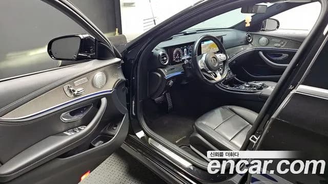 2019 Mercedes-Benz E-Class W213 E350 4MATIC AMG Line Sold VIN WDDZF8GB5KA572664 – trunk area 2019 Mercedes-Benz E-Class W213 E350 4MATIC AMG Line Sold VIN WDDZF8GB5KA572664 – trunk area