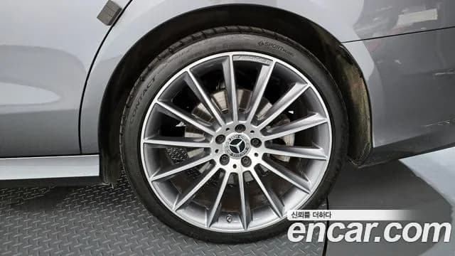 2019 Mercedes-Benz E-Class W213 E350 4MATIC AMG Line Sold VIN WDDZF8GB8KA693009 – exterior detail 2019 Mercedes-Benz E-Class W213 E350 4MATIC AMG Line Sold VIN WDDZF8GB8KA693009 – exterior detail