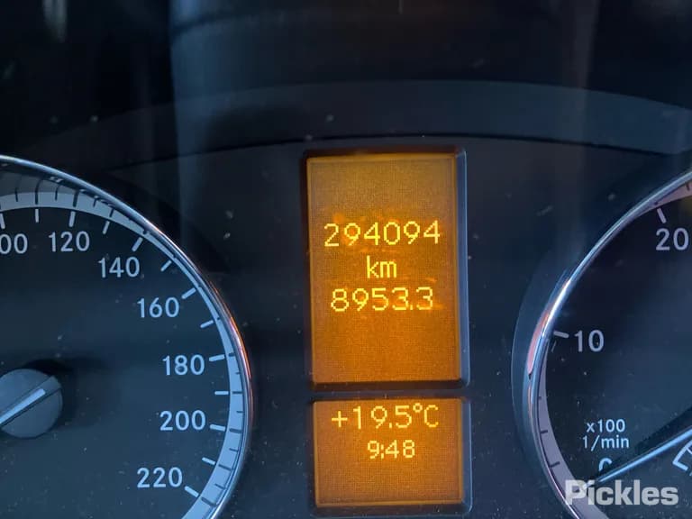 2013 Mercedes-Benz Viano Used VIN WDF63981323842129 – engine bay 2013 Mercedes-Benz Viano Used VIN WDF63981323842129 – engine bay