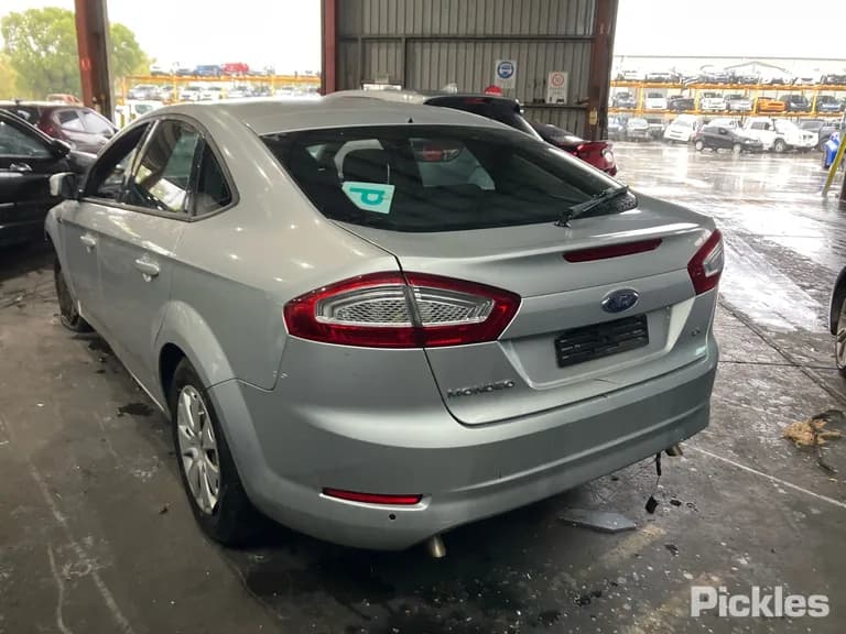 2014 Ford Mondeo Used VIN WF0EXXGBBEEJ57137 – rear exterior 2014 Ford Mondeo Used VIN WF0EXXGBBEEJ57137 – rear exterior