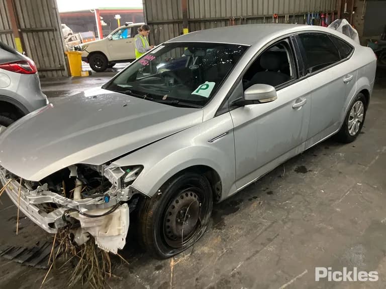 2014 Ford Mondeo Used VIN WF0EXXGBBEEJ57137 – trunk area 2014 Ford Mondeo Used VIN WF0EXXGBBEEJ57137 – trunk area