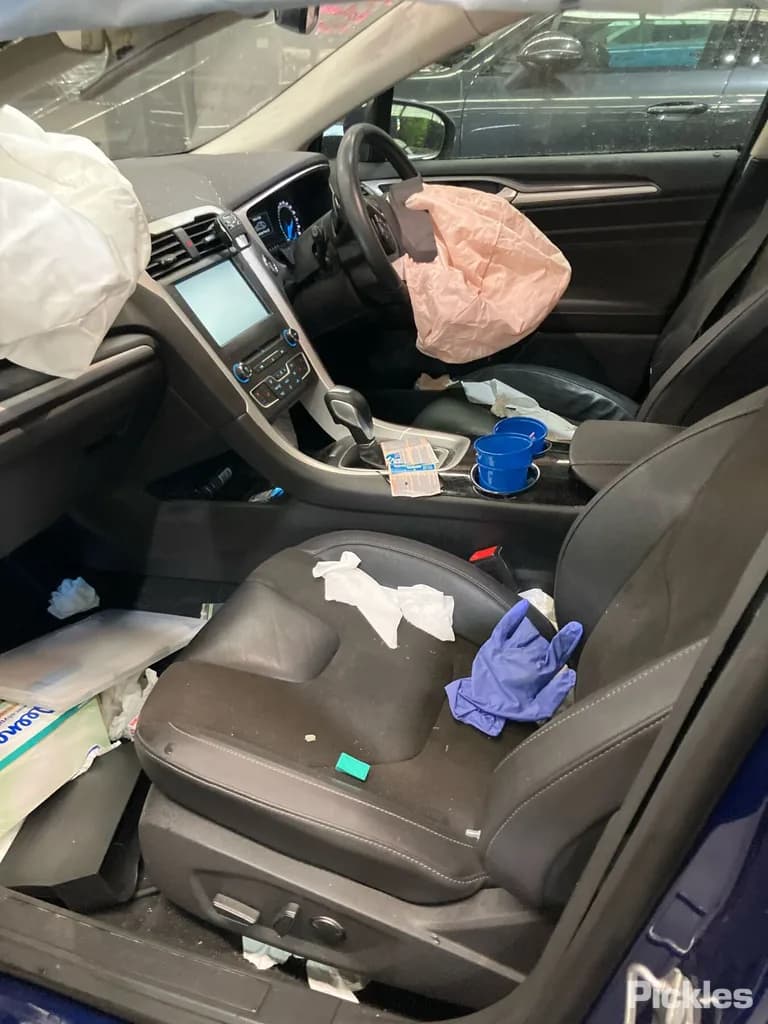 2015 Ford Mondeo Used VIN WF0EXXWPCEFU05512 – trunk area 2015 Ford Mondeo Used VIN WF0EXXWPCEFU05512 – trunk area