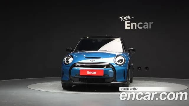 2024 Mini Cooper Electric SE Electric Sold VIN WMW11DJ00R2U51015 – front exterior 2024 Mini Cooper Electric SE Electric Sold VIN WMW11DJ00R2U51015 – front exterior