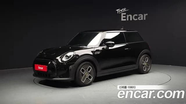 2022 Mini Cooper Electric SE Electric Sold VIN WMW11DJ03N2S47660 – interior seats 2022 Mini Cooper Electric SE Electric Sold VIN WMW11DJ03N2S47660 – interior seats