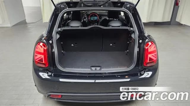 2023 Mini Cooper Electric SE Electric Sold VIN WMW11DJ08P2S66630 – rear exterior 2023 Mini Cooper Electric SE Electric Sold VIN WMW11DJ08P2S66630 – rear exterior
