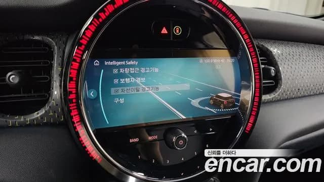2023 Mini Cooper Electric SE Electric Sold VIN WMW11DJ08P2S66630 – interior seats 2023 Mini Cooper Electric SE Electric Sold VIN WMW11DJ08P2S66630 – interior seats