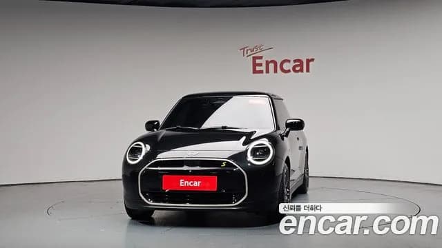 2024 Mini Cooper Electric 4th Gen SE Favoured Sold VIN WMW21GC07RTA42705 – trunk area 2024 Mini Cooper Electric 4th Gen SE Favoured Sold VIN WMW21GC07RTA42705 – trunk area