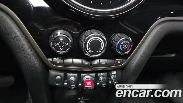 2021 Mini Cooper Countryman Standard Sold VIN WMW31BR03M3N08182 – exterior detail 2021 Mini Cooper Countryman Standard Sold VIN WMW31BR03M3N08182 – exterior detail