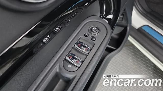 2024 Mini Cooper Countryman Classic Sold VIN WMW31BR03R3R42464 – trunk area 2024 Mini Cooper Countryman Classic Sold VIN WMW31BR03R3R42464 – trunk area