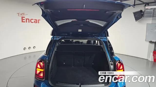 2022 Mini Cooper Countryman Classic Sold VIN WMW31BR07N3N44068 – trunk area 2022 Mini Cooper Countryman Classic Sold VIN WMW31BR07N3N44068 – trunk area