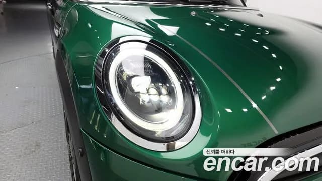 2022 Mini Cooper 5-Door Piccadilly Edition Sold VIN WMW41DK00N2P65642 – exterior detail 2022 Mini Cooper 5-Door Piccadilly Edition Sold VIN WMW41DK00N2P65642 – exterior detail