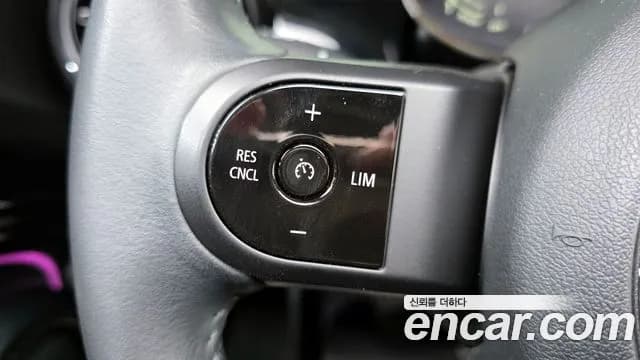 2022 Mini Cooper 5-Door Classic Plus Sold VIN WMW41DK00N2R67686 – exterior detail 2022 Mini Cooper 5-Door Classic Plus Sold VIN WMW41DK00N2R67686 – exterior detail