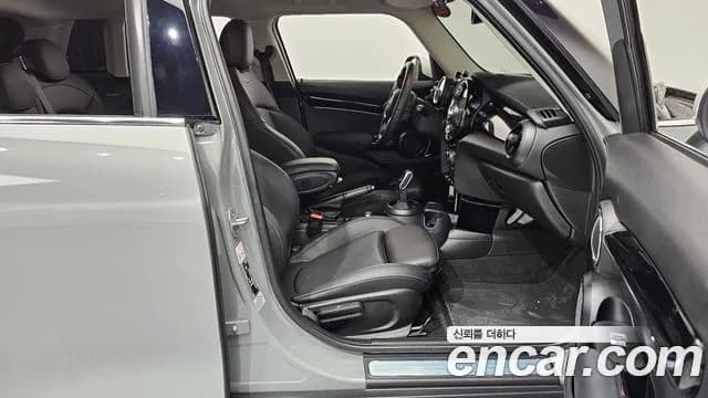 2023 Mini Cooper 5Door Classic Sold VIN WMW41DK00P2S68481 – exterior detail 2023 Mini Cooper 5Door Classic Sold VIN WMW41DK00P2S68481 – exterior detail