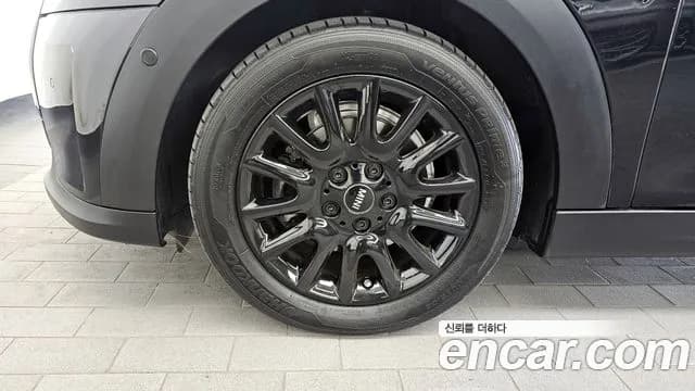 2024 Mini Cooper 5Door Classic Sold VIN WMW41DK00R2U59031 – interior seats 2024 Mini Cooper 5Door Classic Sold VIN WMW41DK00R2U59031 – interior seats