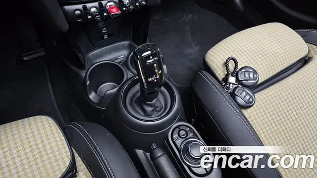 2023 Mini Cooper 5Door Resolute Edition Sold VIN WMW41DK01P2T07014 – interior seats 2023 Mini Cooper 5Door Resolute Edition Sold VIN WMW41DK01P2T07014 – interior seats
