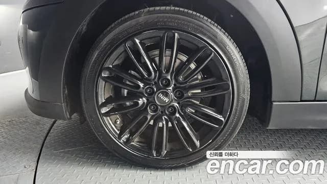 2023 Mini Cooper 5Door Resolute Edition Sold VIN WMW41DK01P2T07014 – photo 18 2023 Mini Cooper 5Door Resolute Edition Sold VIN WMW41DK01P2T07014 – photo 18